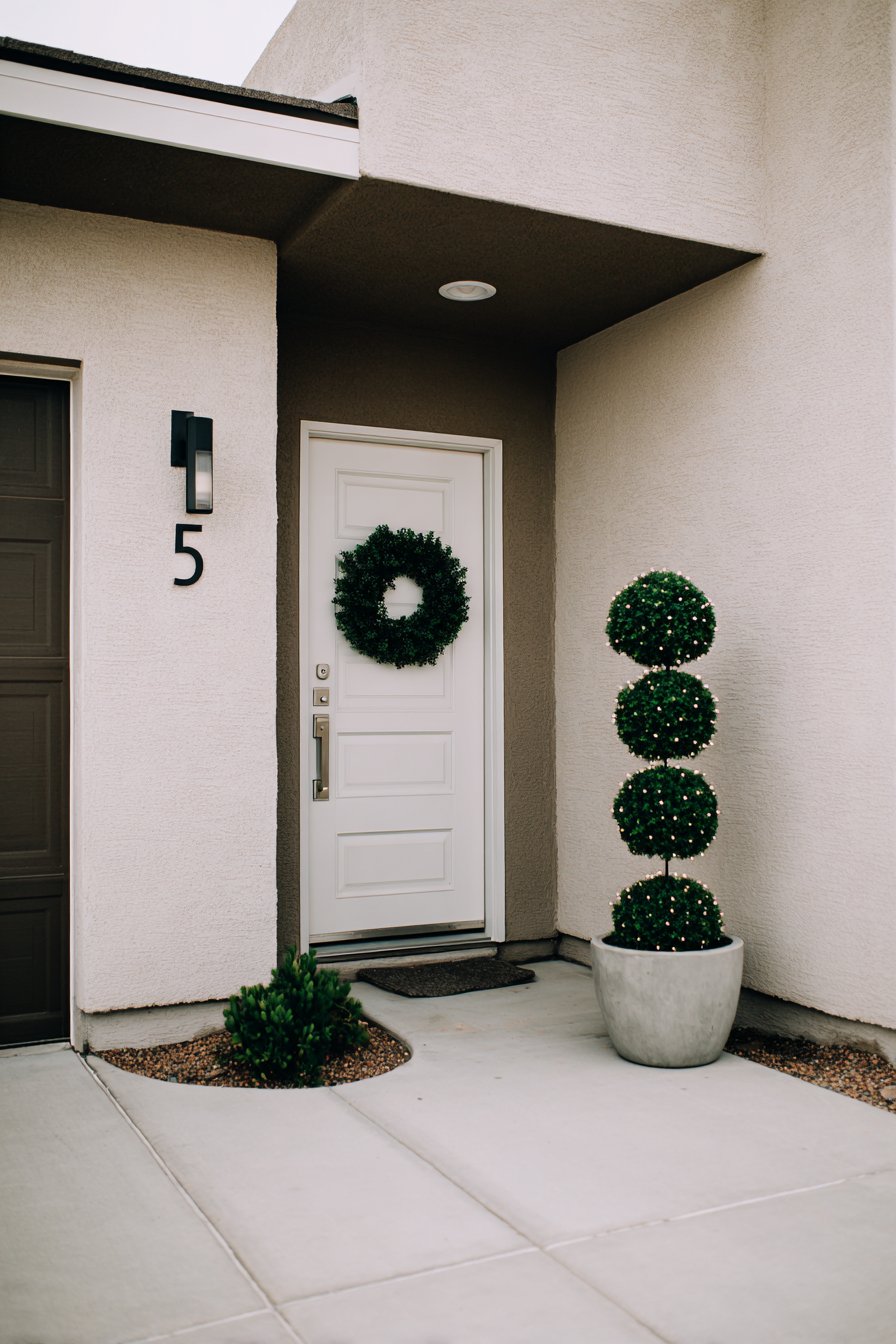 Modern Minimalist Living Wreath Design