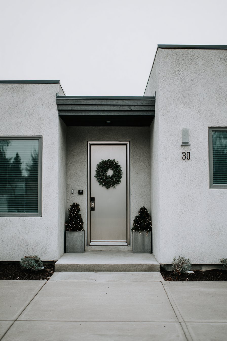 Modern Minimalist Living Wreath Design