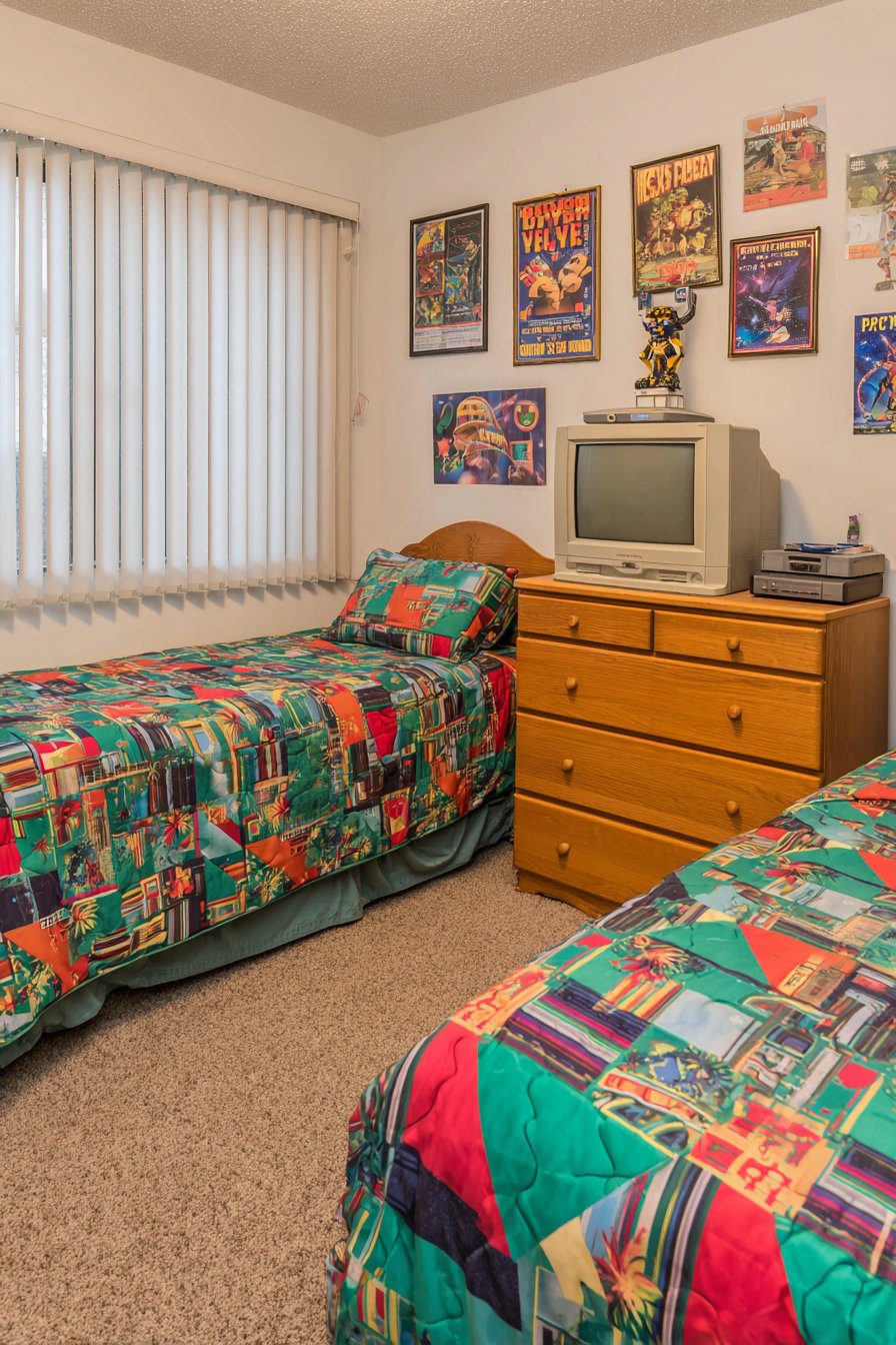 Shared Sibling Space with Individual Territories