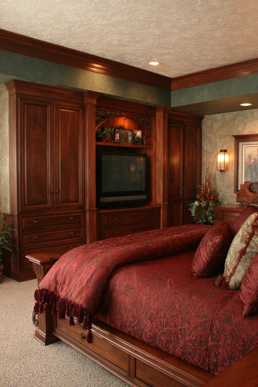 Traditional Elegance with Formal Furniture Choices