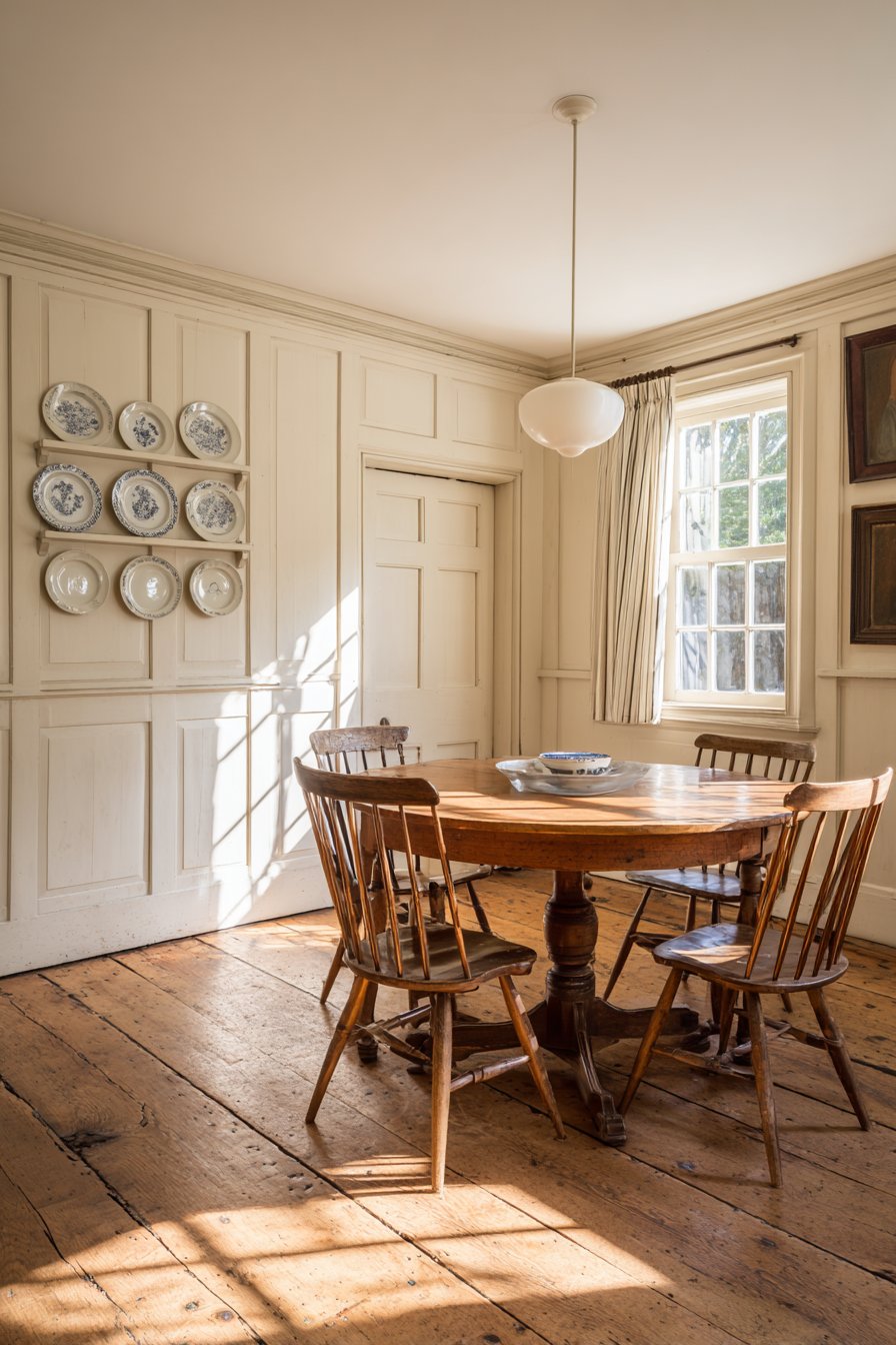 Traditional Gate-Leg Practicality