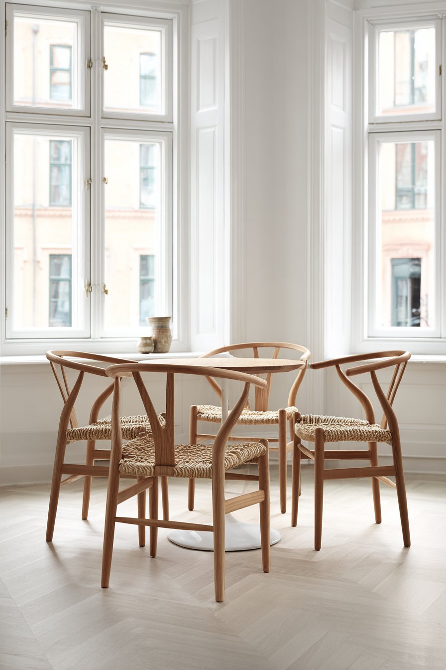 Scandinavian Light Oak with Paper Cord Seats