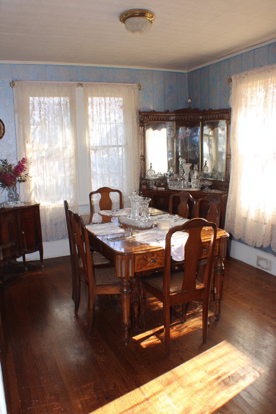 Edwardian Satinwood Delicacy