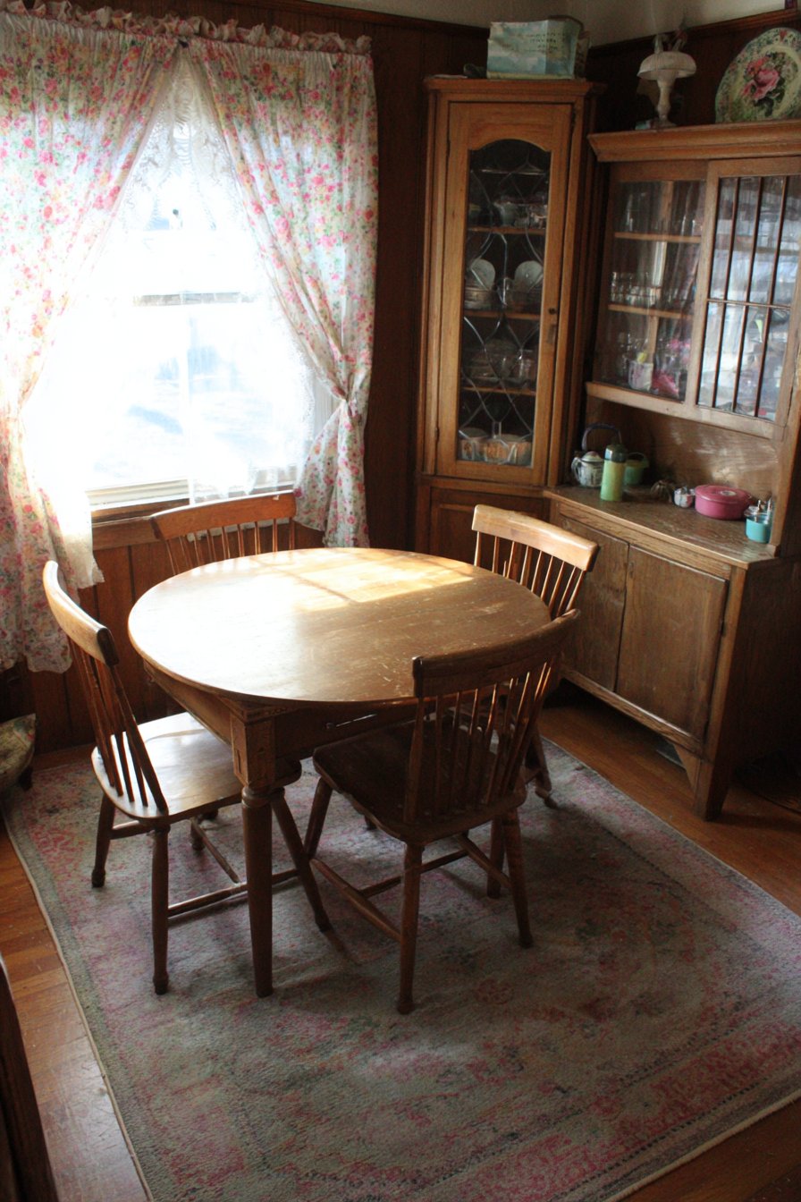 Charming Cherry Drop-Leaf Gate-Leg Table