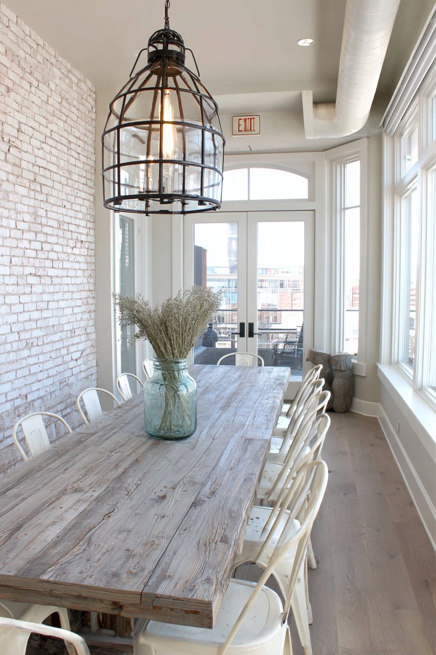 Oval Tulip-Style Monochromatic Elegance